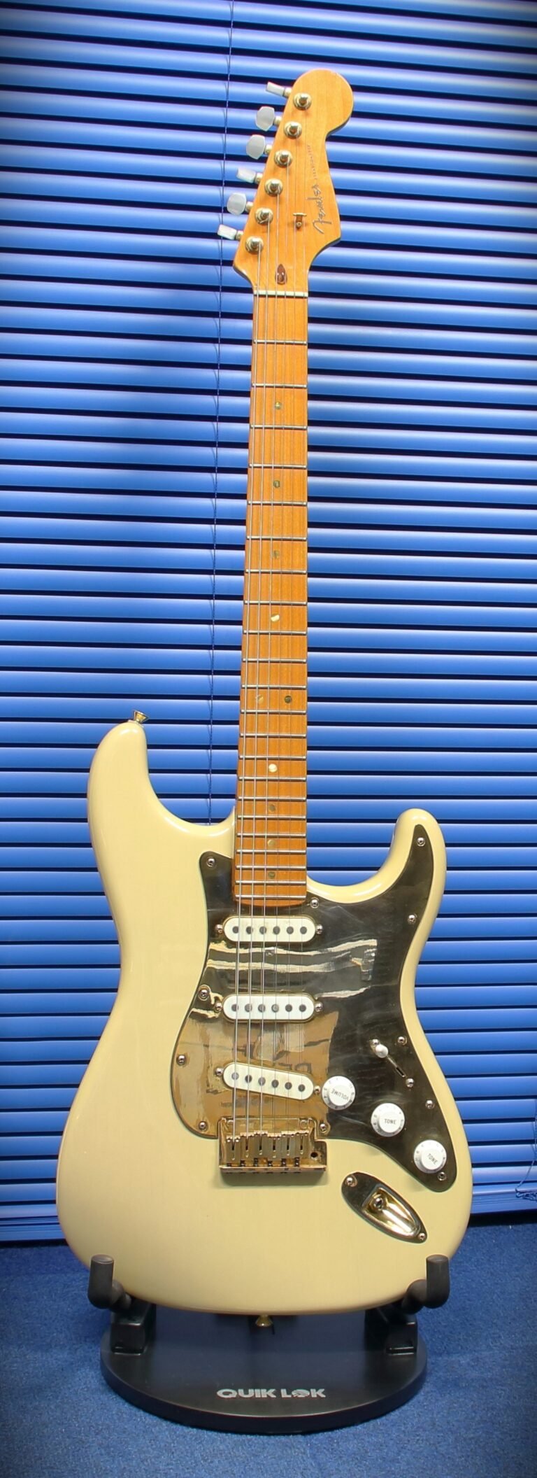 923