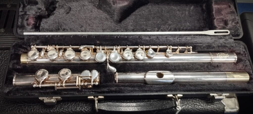 973