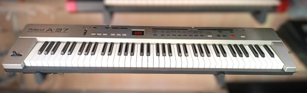 Roland A 37