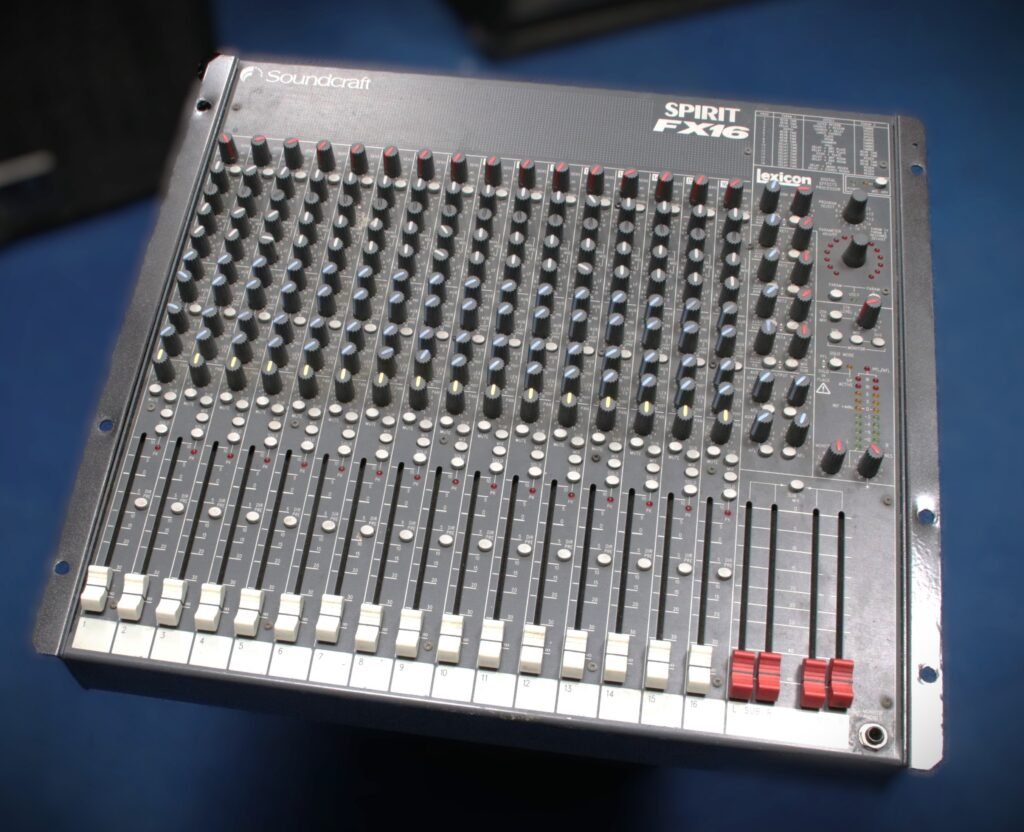 Soundcraft Spirit FX 16